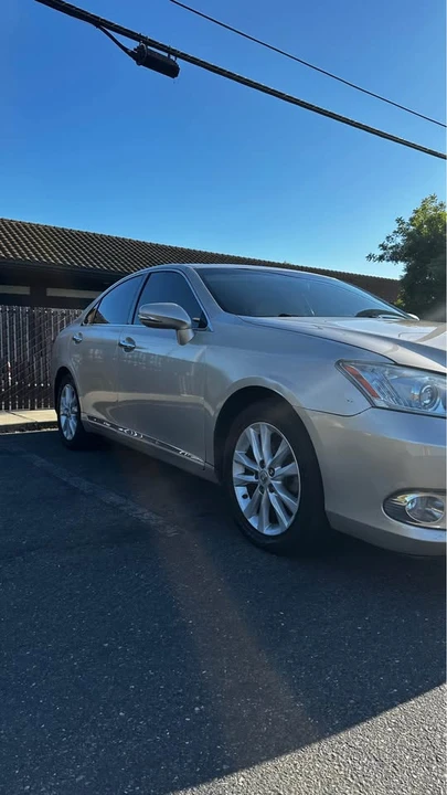 2012 Lexus ES 5th Gen - Image 3 of 13