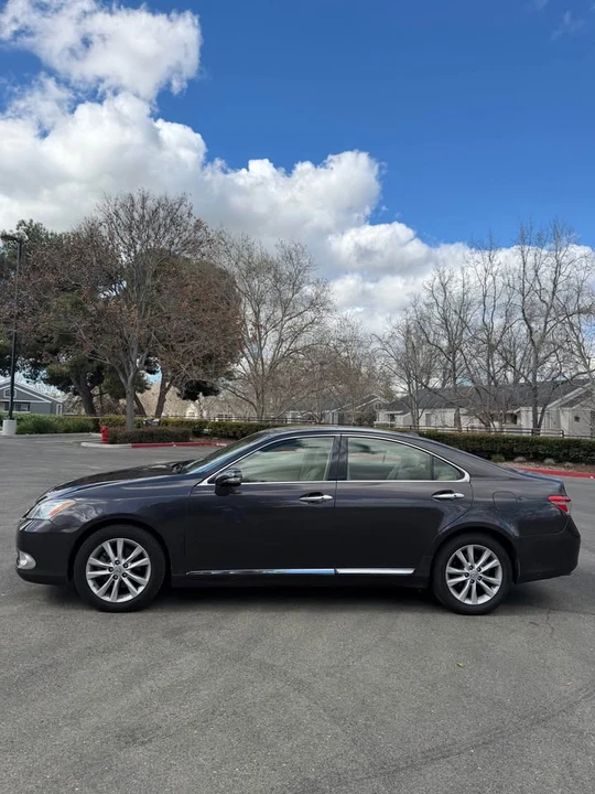 2012 Lexus ES 5th Gen - Image 5 of 18