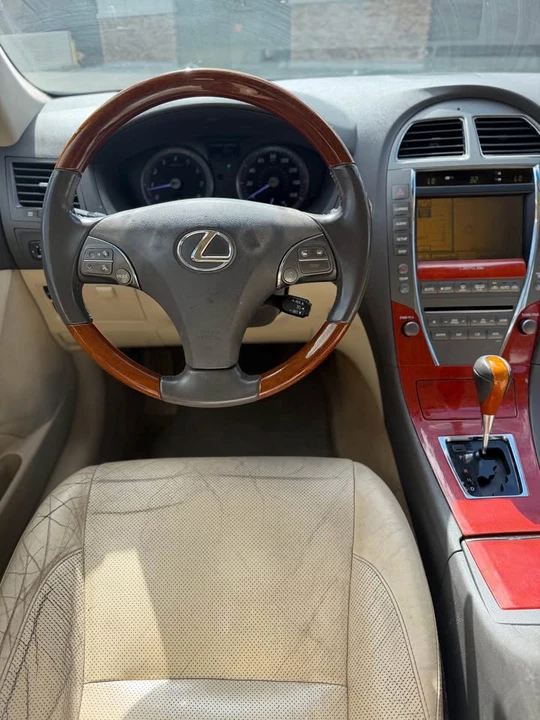 2012 Lexus ES 5th Gen - Image 16 of 18
