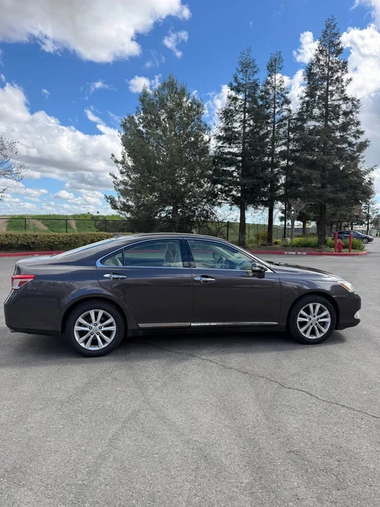 2012 Lexus ES 5th Gen - Image 4 of 18