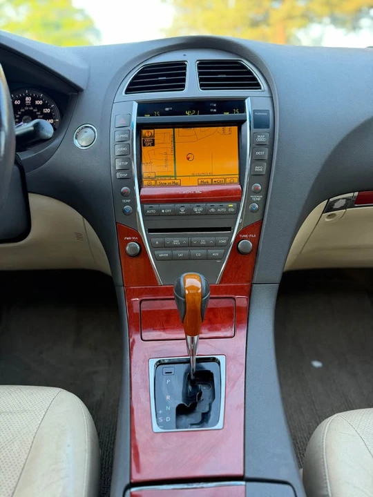 2012 Lexus ES 5th Gen - Image 15 of 19