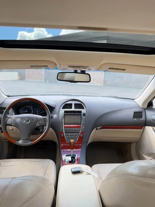 2012 Lexus ES 5th Gen - Image 9 of 18