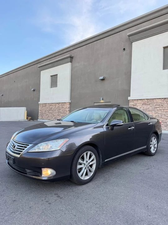 2012 Lexus ES 5th Gen - Image 2 of 20