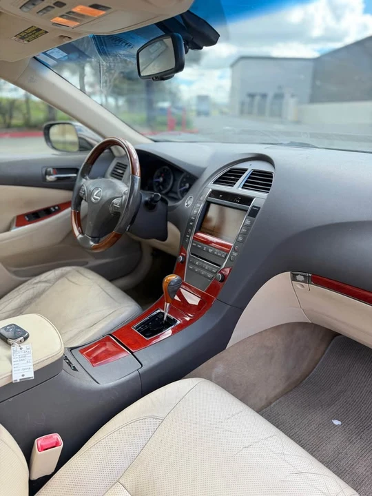 2012 Lexus ES 5th Gen - Image 17 of 18