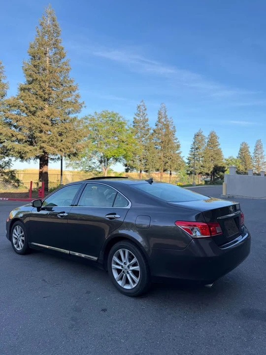 2012 Lexus ES 5th Gen - Image 3 of 19