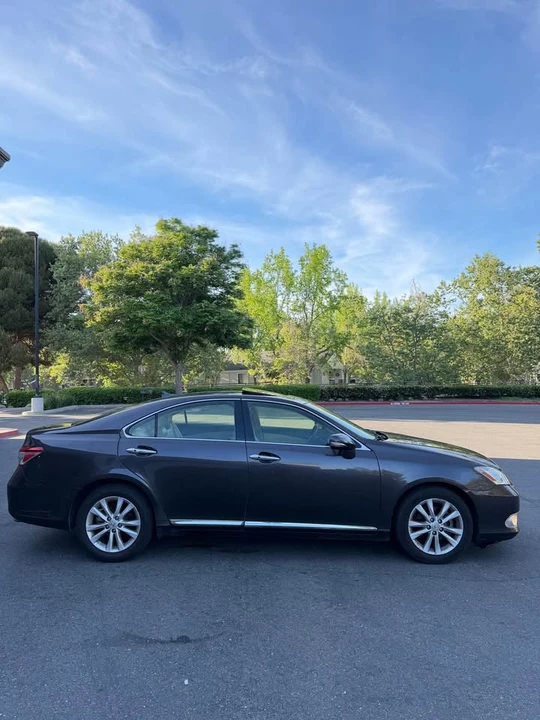 2012 Lexus ES 5th Gen - Image 5 of 19