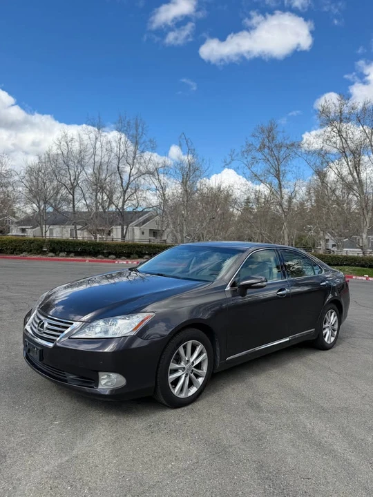 2012 Lexus ES 5th Gen - Image 2 of 18