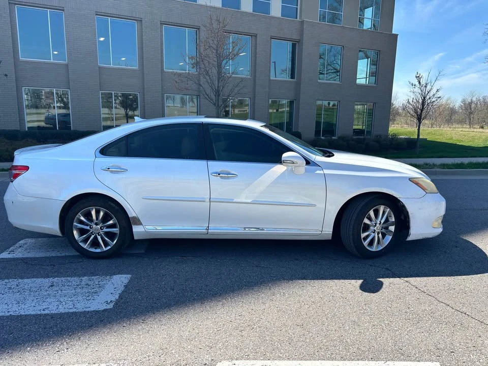 2012 Lexus ES 5th Gen - Image 4 of 18