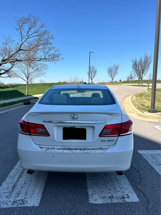 2012 Lexus ES 5th Gen - Image 2 of 18