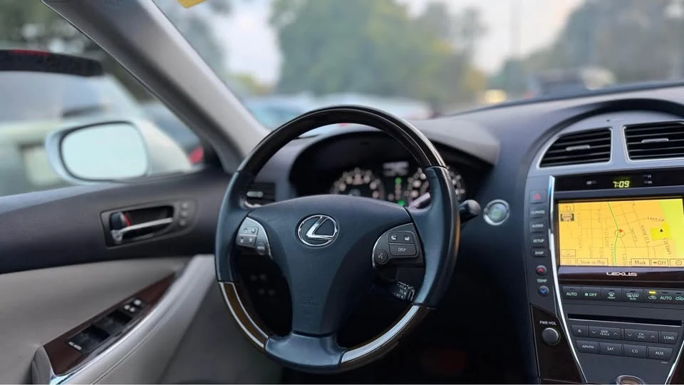 2012 Lexus ES 5th Gen - Image 9 of 14