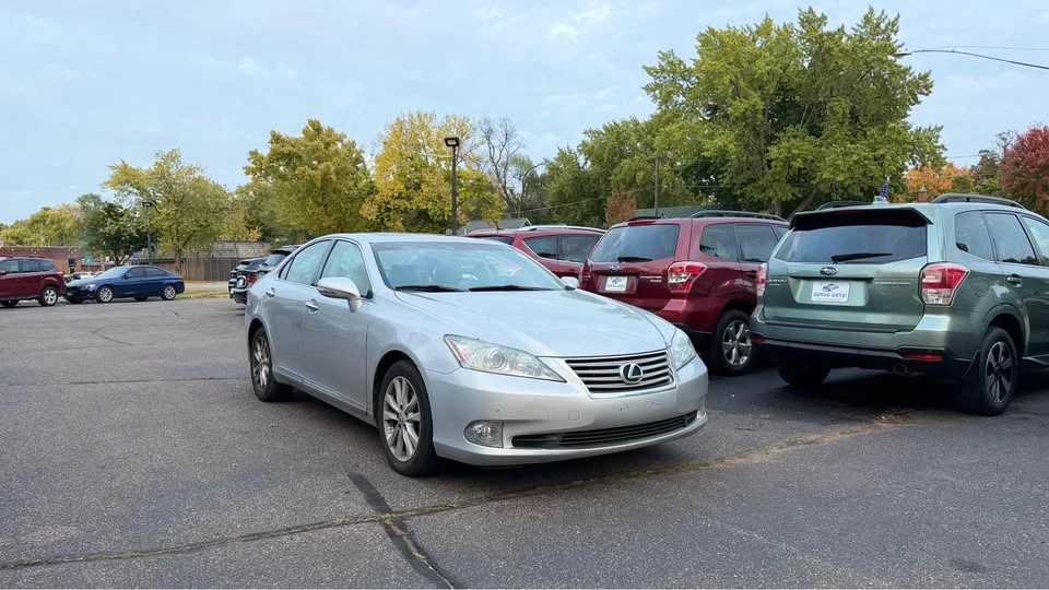 2012 Lexus ES 5th Gen - Image 2 of 14