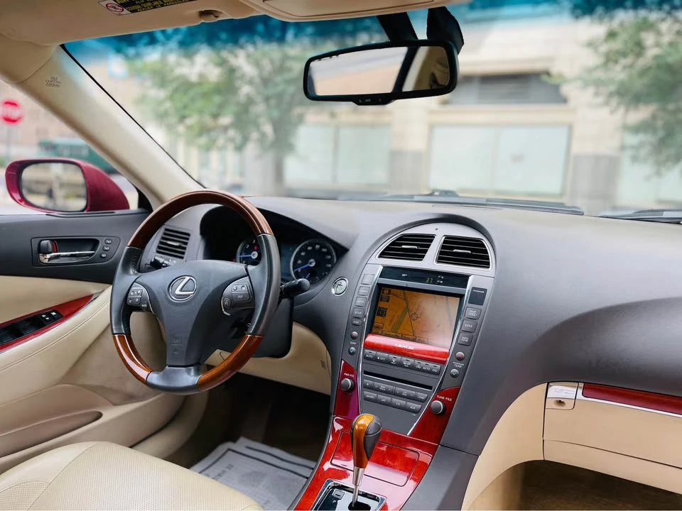 2012 Lexus ES 5th Gen - Image 16 of 18