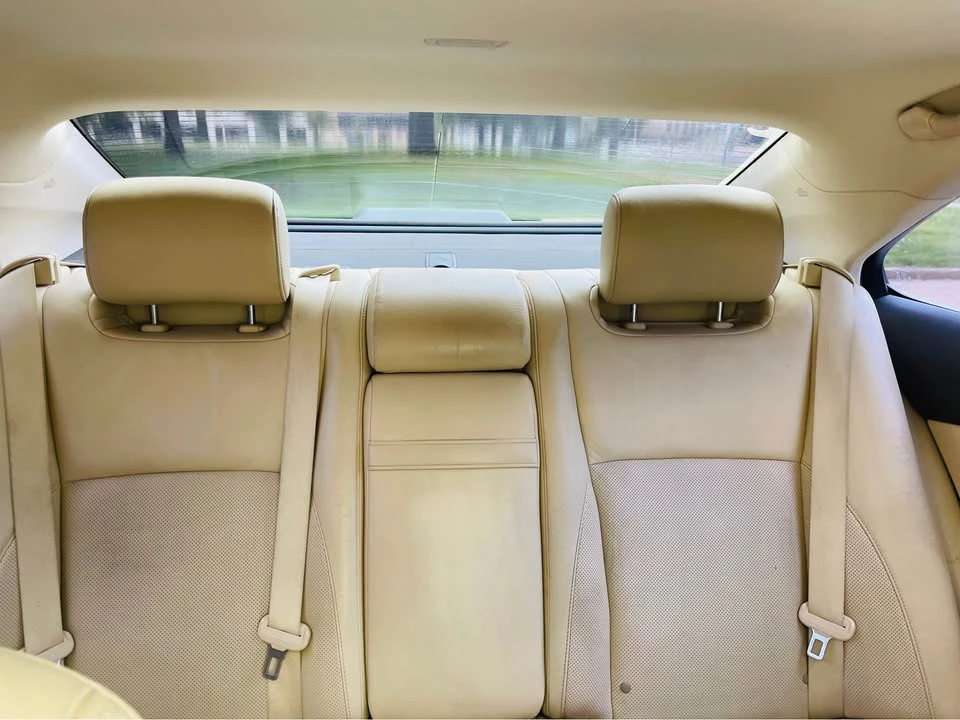 2012 Lexus ES 5th Gen - Image 17 of 18