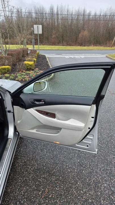 2012 Lexus ES 5th Gen - Image 16 of 20