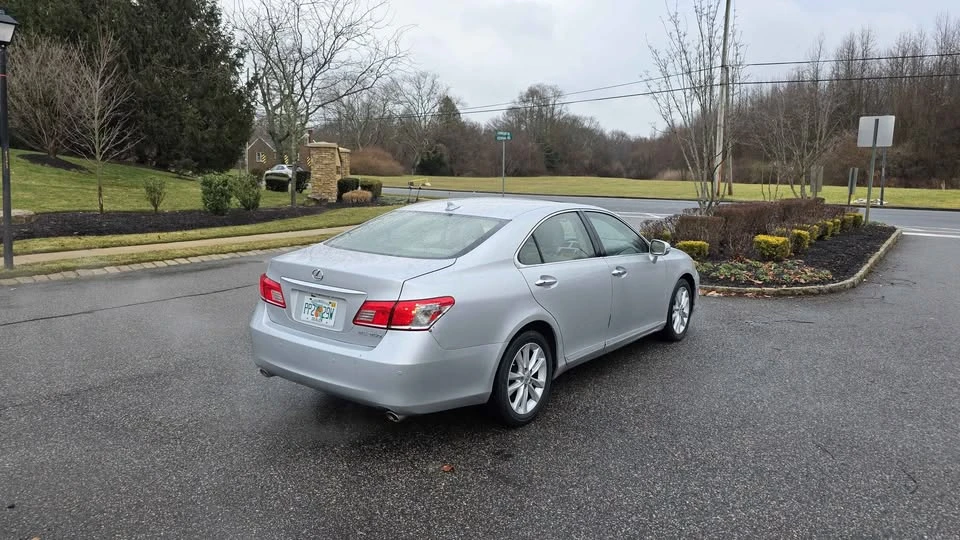 2012 Lexus ES 5th Gen - Image 5 of 20