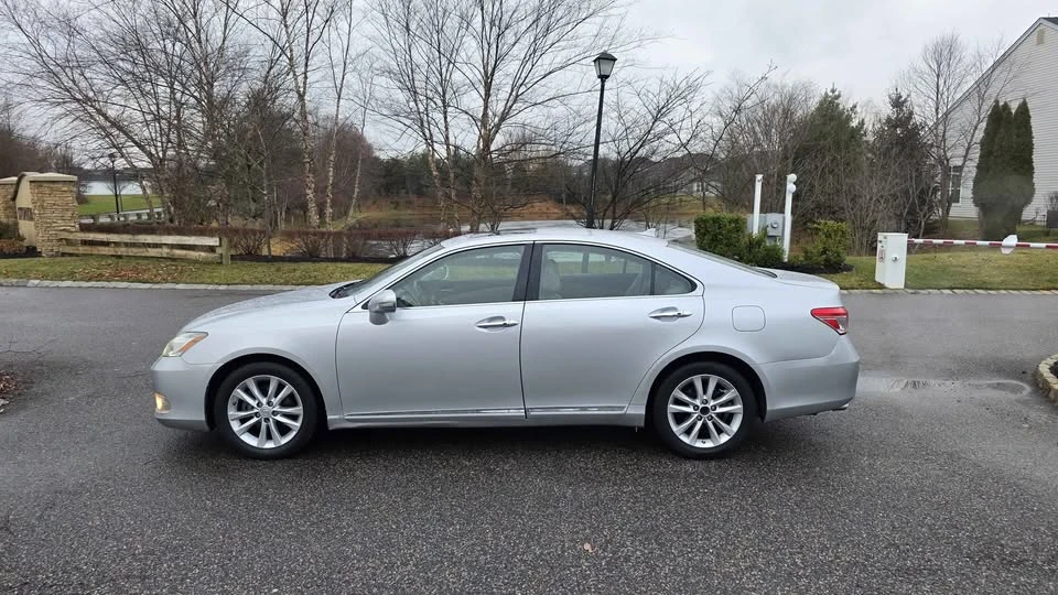 2012 Lexus ES 5th Gen - Image 2 of 20
