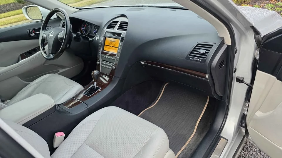 2012 Lexus ES 5th Gen - Image 15 of 20