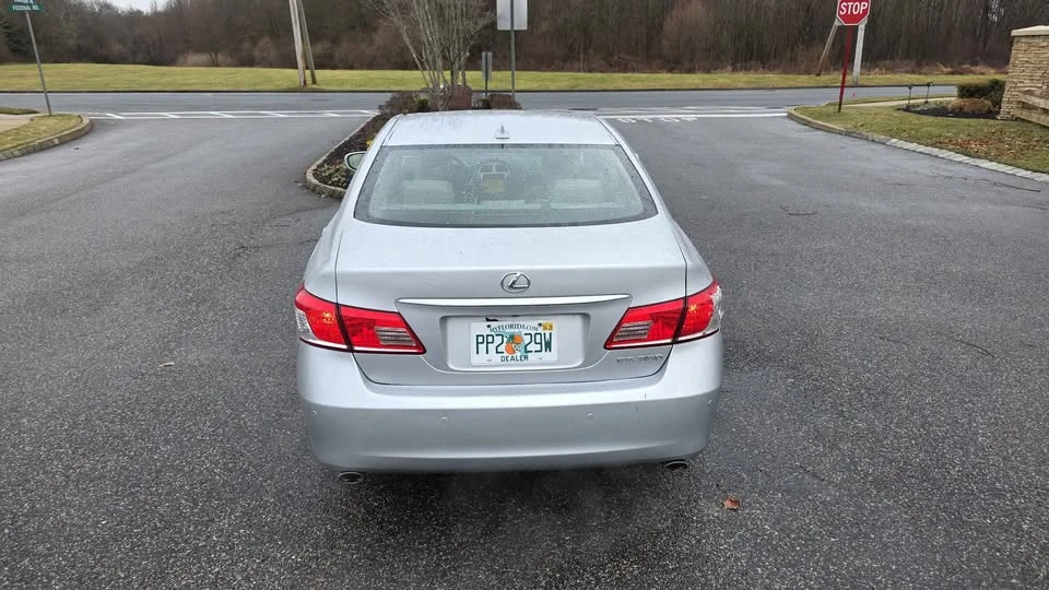 2012 Lexus ES 5th Gen - Image 3 of 20