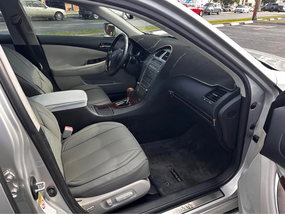 2012 Lexus ES 6th Gen - Image 8 of 9