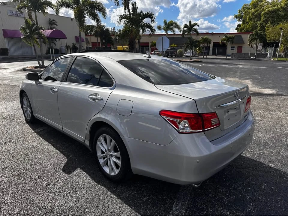 2012 Lexus ES 6th Gen - Image 4 of 9