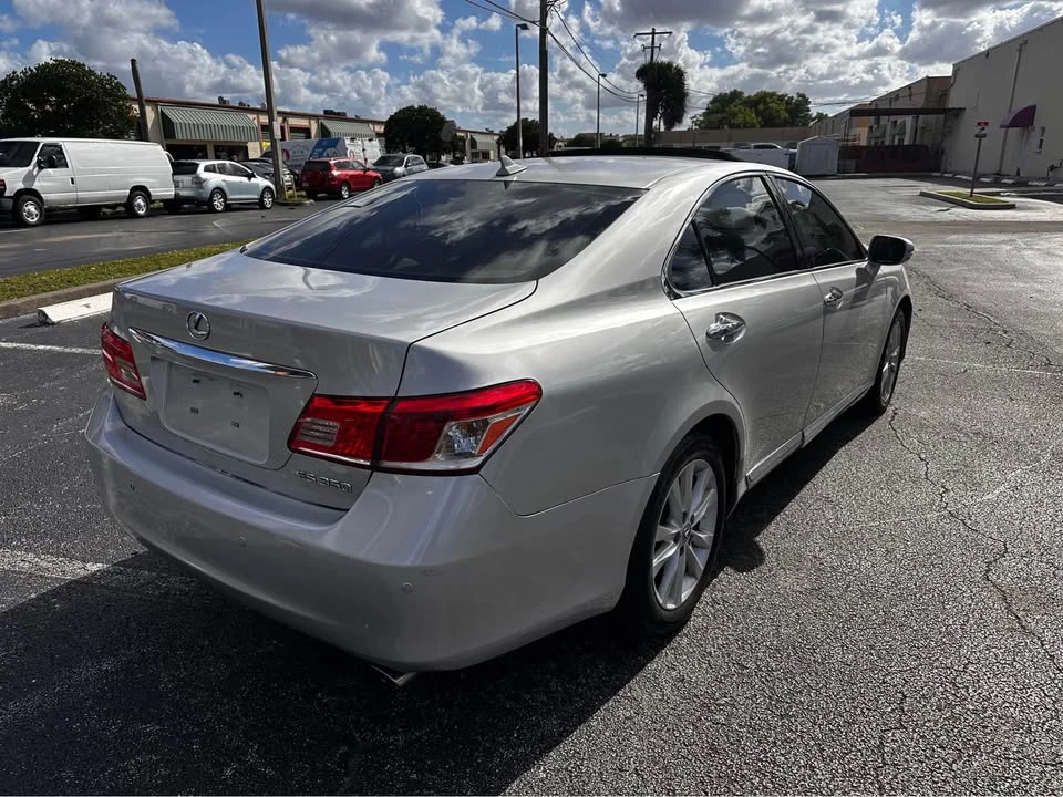 2012 Lexus ES 6th Gen - Image 6 of 9