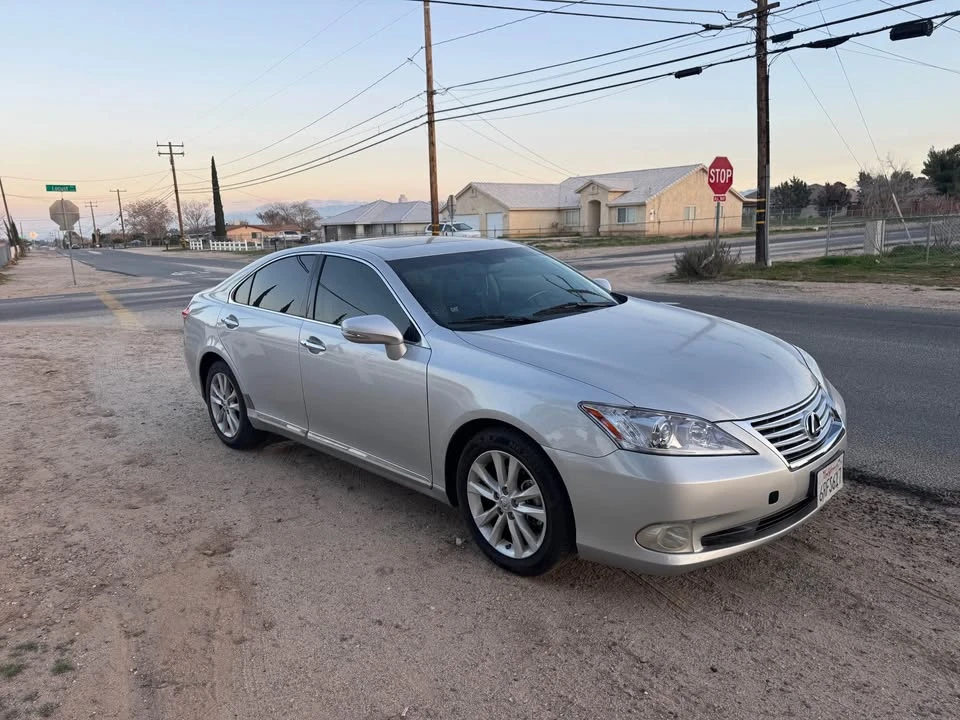 2012 Lexus ES 5th Gen - Image 4 of 12