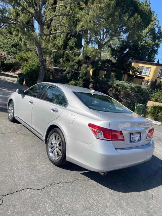 2012 Lexus ES 5th Gen - Image 4 of 14