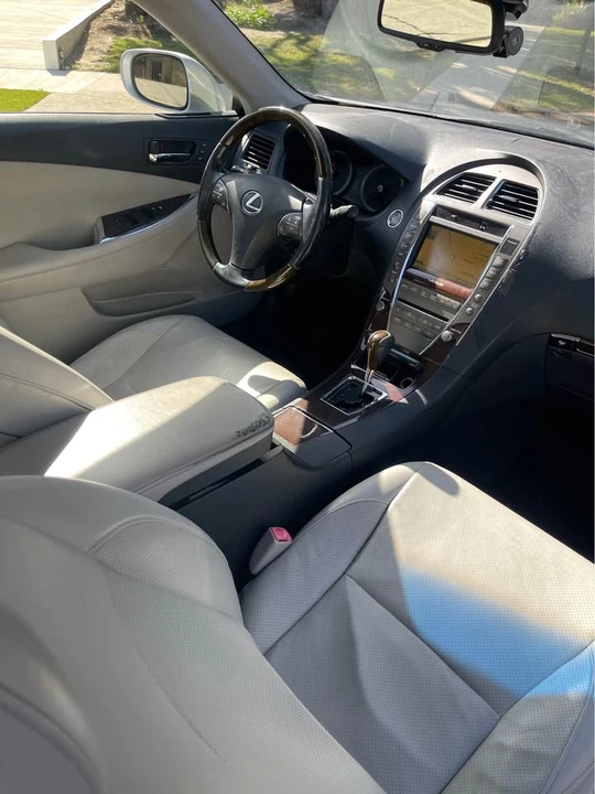 2012 Lexus ES 5th Gen - Image 11 of 14