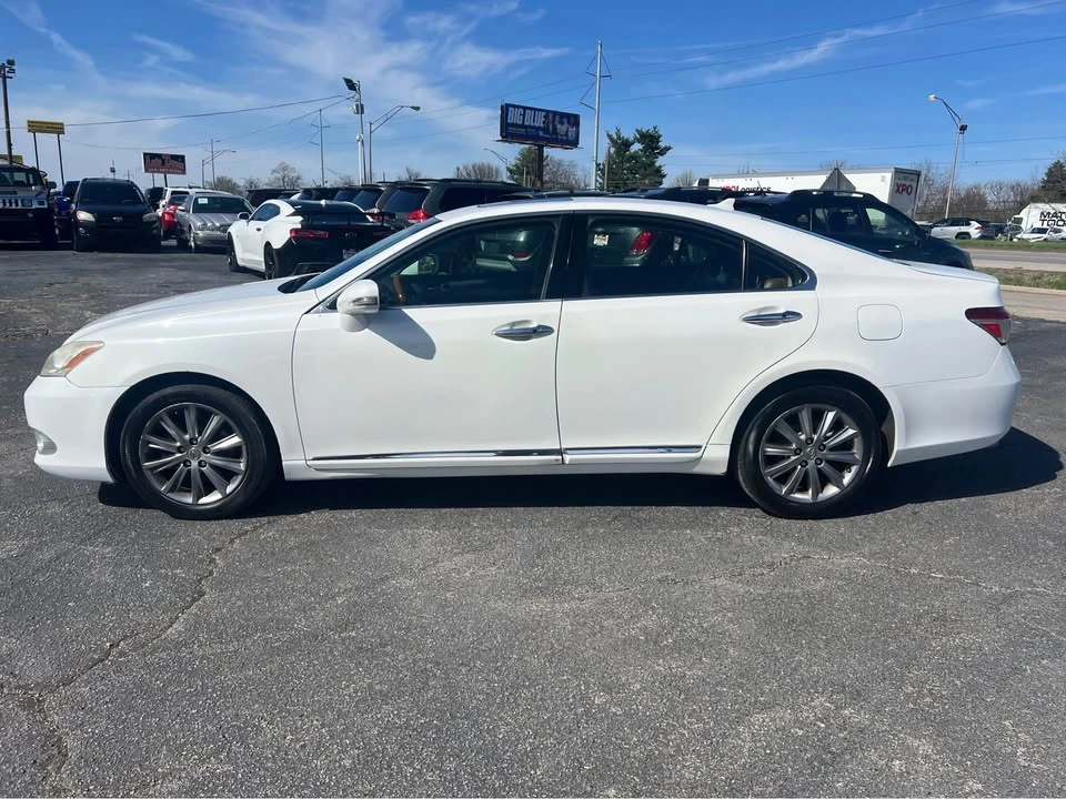 2012 Lexus ES 5th Gen - Image 2 of 16