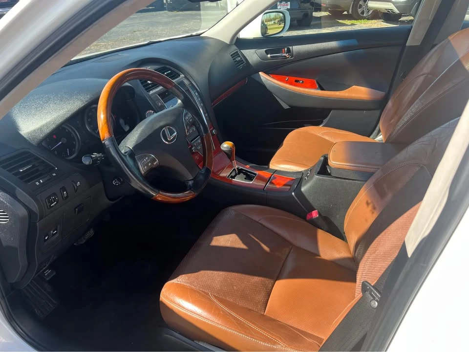 2012 Lexus ES 5th Gen - Image 8 of 16