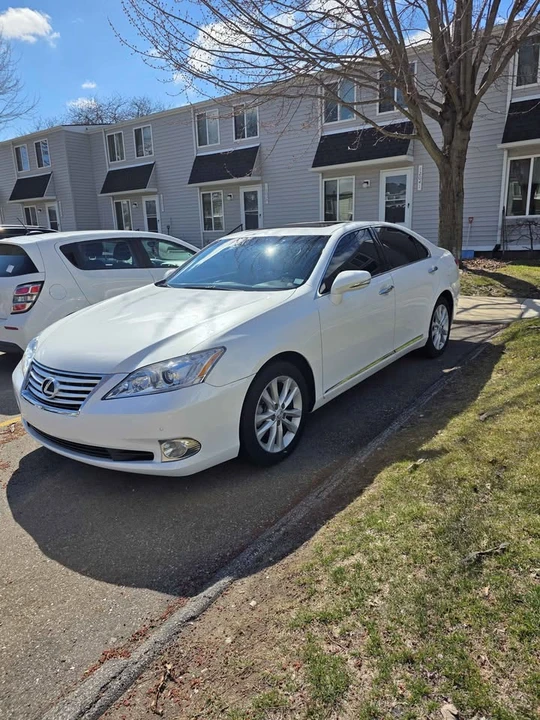 2012 Lexus ES 5th Gen - Image 2 of 12