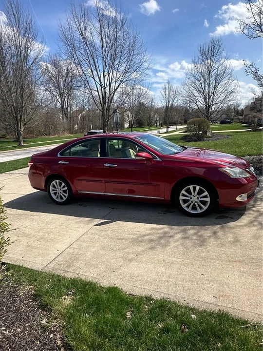 2012 Lexus ES 5th Gen - Image 4 of 15