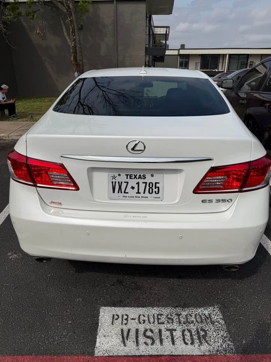 2012 Lexus ES 5th Gen - Image 5 of 10