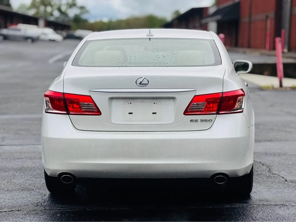 2012 Lexus ES 5th Gen - Image 5 of 11