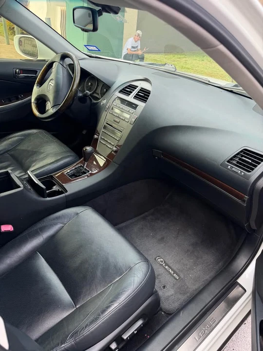 2012 Lexus ES 5th Gen - Image 2 of 10