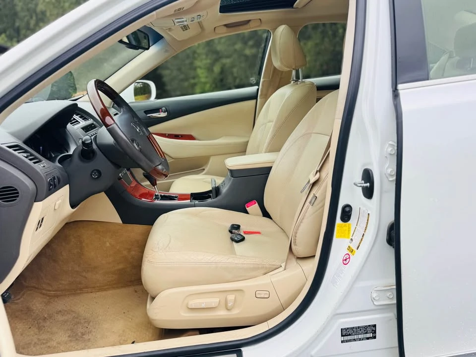 2012 Lexus ES 5th Gen - Image 9 of 11