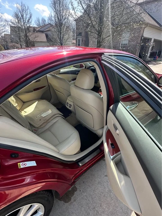 2012 Lexus ES 5th Gen - Image 11 of 15