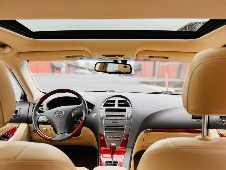 2012 Lexus ES 5th Gen - Image 8 of 11