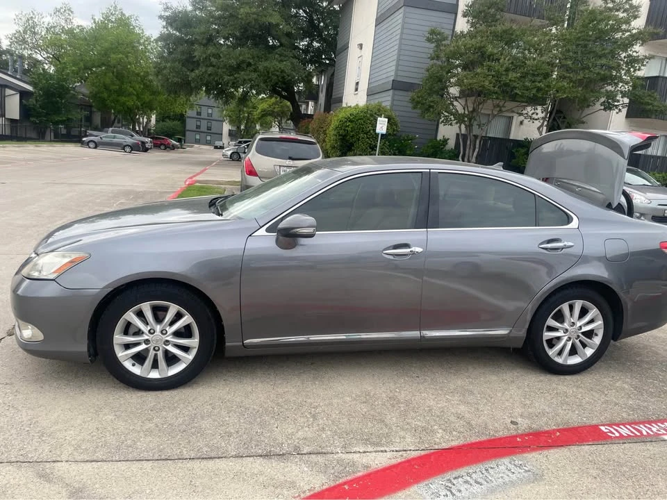 2012 Lexus ES 5th Gen - Image 10 of 12