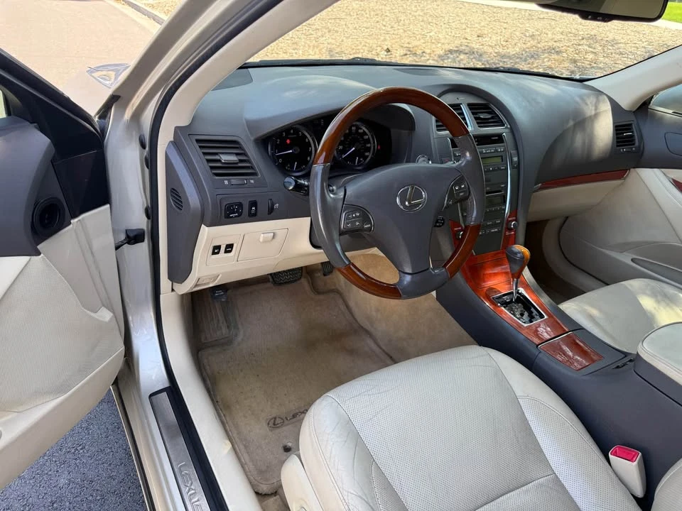 2012 Lexus ES 5th Gen - Image 10 of 15