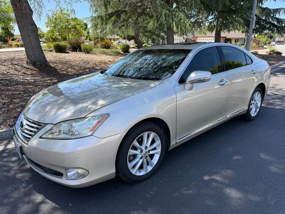 2012 Lexus ES 5th Gen - Image 2 of 15