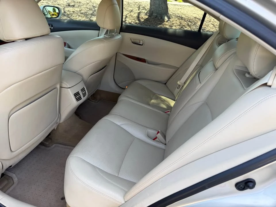 2012 Lexus ES 5th Gen - Image 9 of 15