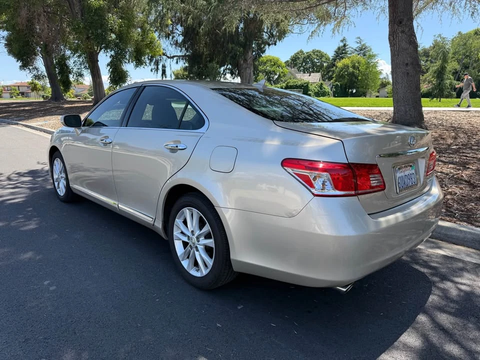 2012 Lexus ES 5th Gen - Image 3 of 15