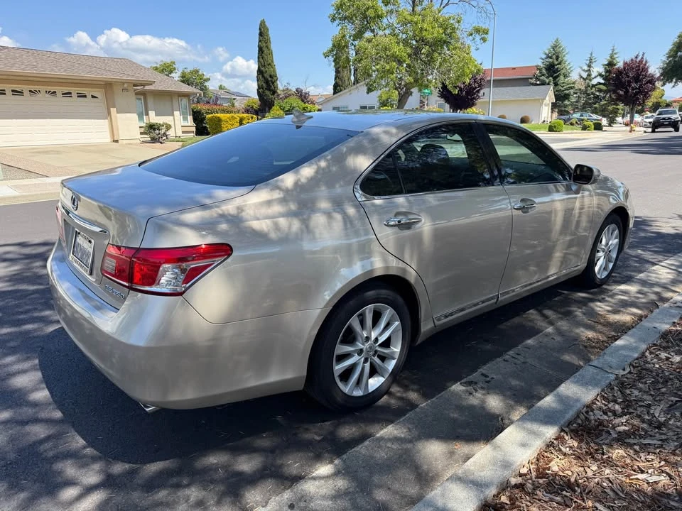 2012 Lexus ES 5th Gen - Image 5 of 15
