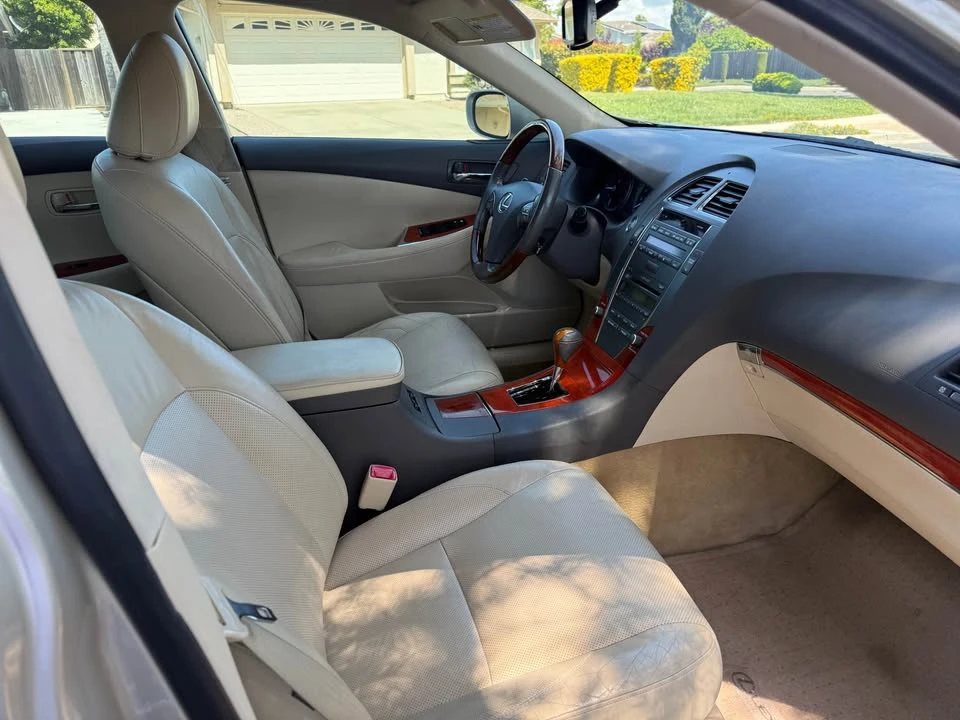 2012 Lexus ES 5th Gen - Image 7 of 15
