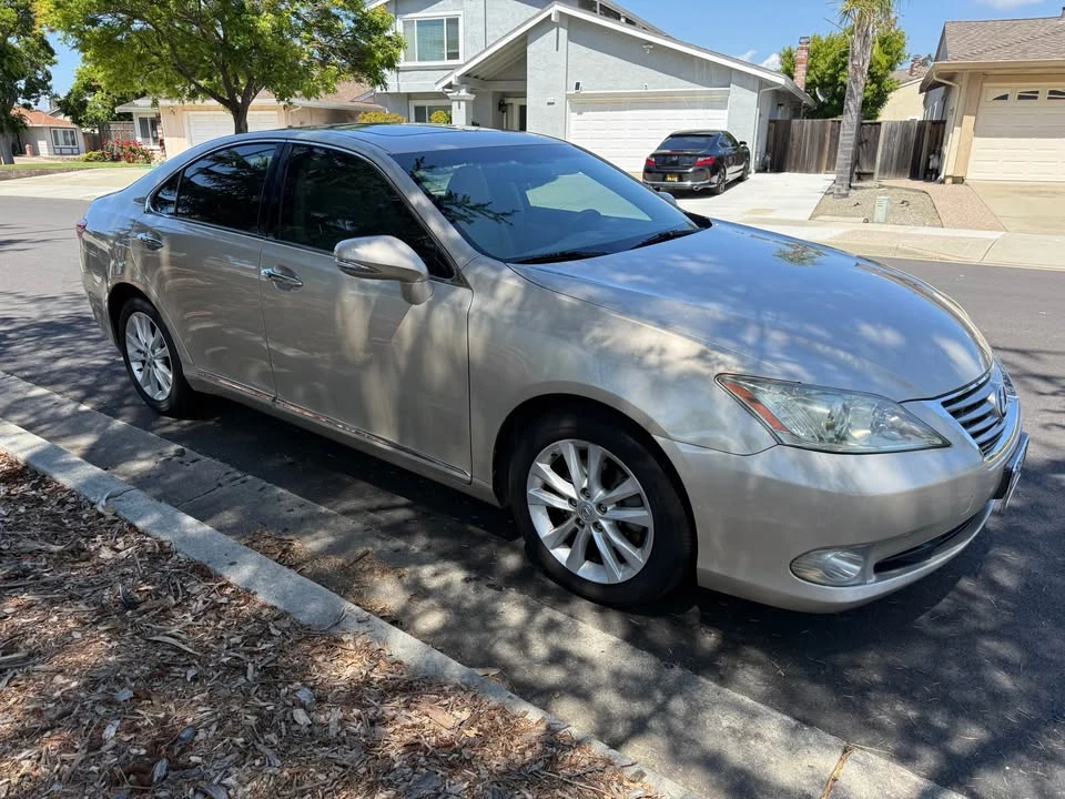 2012 Lexus ES 5th Gen - Image 8 of 15