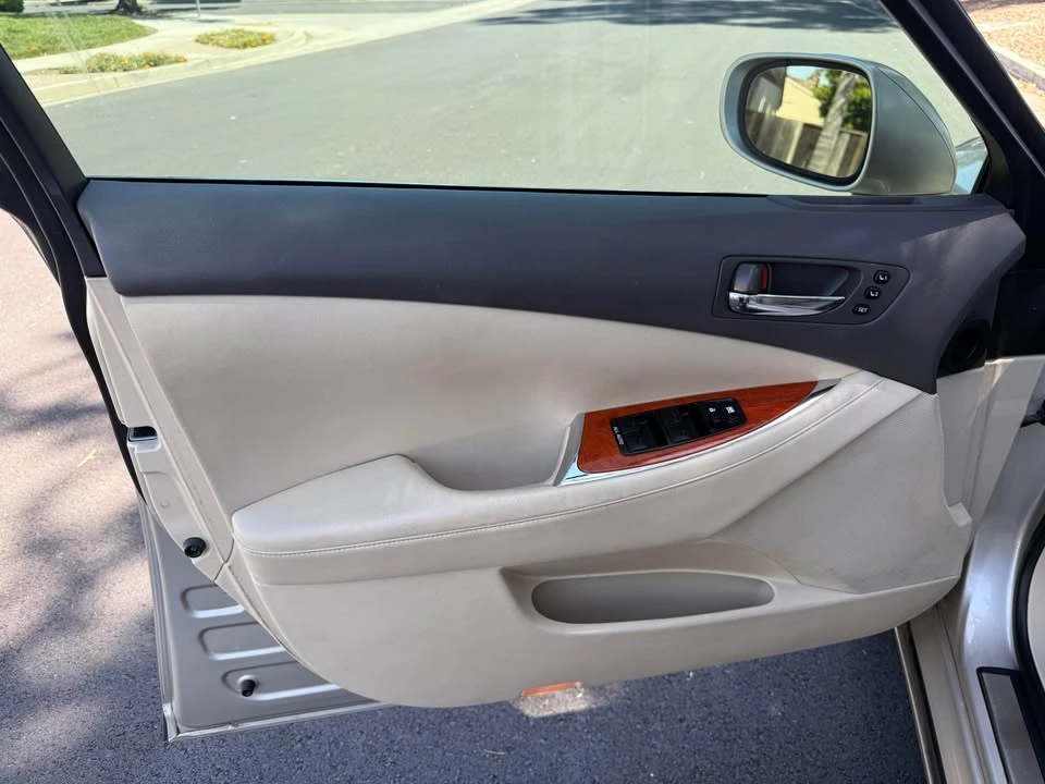2012 Lexus ES 5th Gen - Image 11 of 15