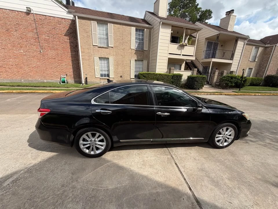 2012 Lexus ES 5th Gen - Image 9 of 20