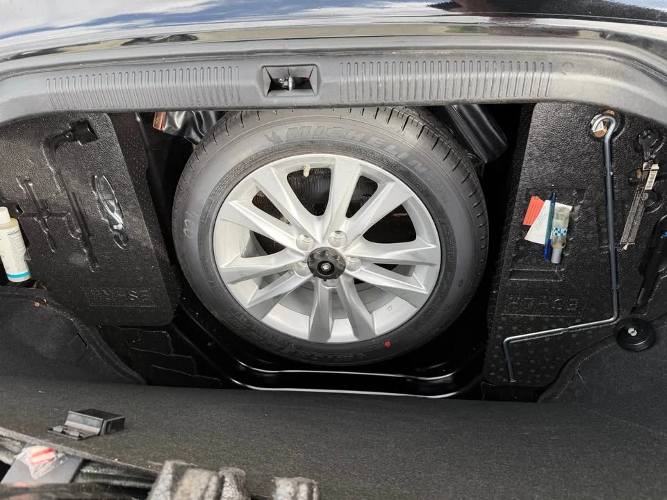 2012 Lexus ES 5th Gen - Image 11 of 20