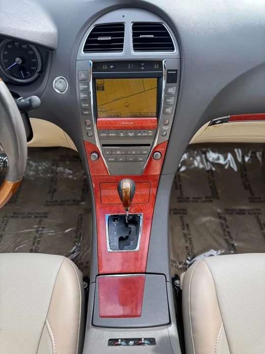 2012 Lexus ES 5th Gen - Image 11 of 18